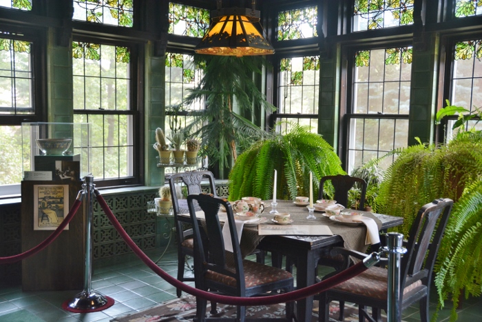 inside the mansion, the breakfast room